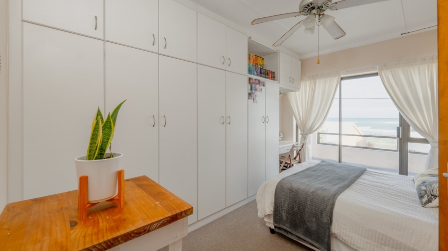 To Let 5 Bedroom Property for Rent in Agulhas Western Cape